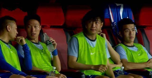 爱游戏手机版托特纳姆发布备战花絮,集结日外线爆发,社区盾任务艰巨,轮换策略成焦点(托特纳姆热刺队服)