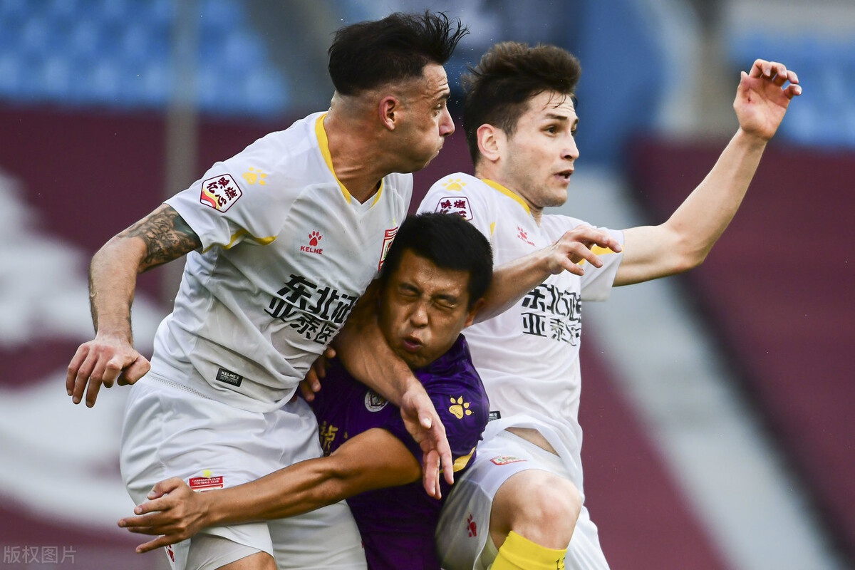 爱游戏手机版包含里尔训练开放日，窗口期更衣室发声引欢呼，德甲在即，高层口径保持一致的词条